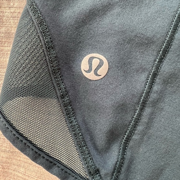 Lululemon Hotty Hot Naked Short 4in - Picture 6 of 7